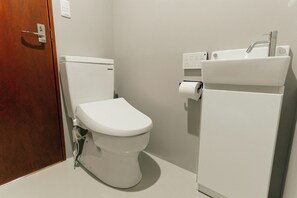 Hårføner og håndklær