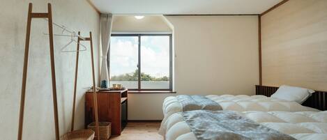 Skrivebord, wi-fi (inkludert) og sengetøy