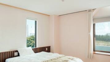 Skrivebord, wi-fi (inkludert) og sengetøy