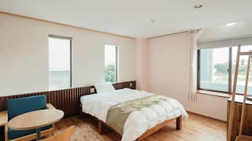 Skrivebord, wi-fi (inkludert) og sengetøy