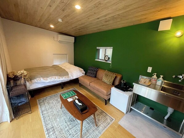 1 bedroom, bed sheets