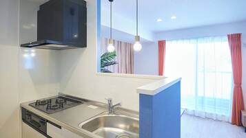 冰箱、微波炉、炉灶、厨具/餐具