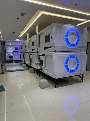 ห้องซิงเกิล | โต๊ะทำงาน