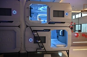 ห้องซิงเกิล | โต๊ะทำงาน