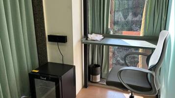 Deluxe Room | Living area