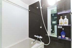 Hair dryer, towels - A 4minute walk from Kojiya Station  Maximum 2 people  Approximately 15 minutes from Haneda Airpo / Ota-ku Tokyo (Ota-ku)