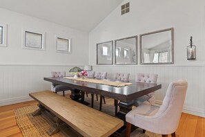Apartment | Dining - Lakeside 3-bed Family Home With Amazing Views (Melbourne)