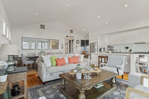 Lakeside 3-bed Family Home With Amazing Views