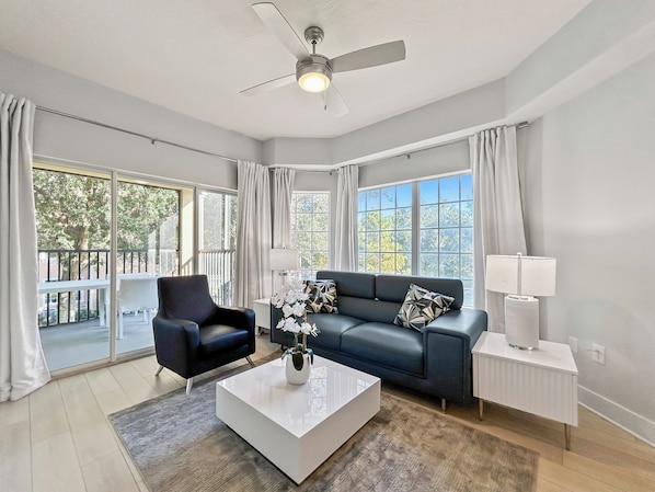 Smart TV - Spacious 3 bedroom condo fully equipped - 5min to Disney (Orlando)