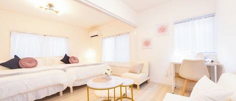 4 bedrooms, desk, free WiFi, bed sheets