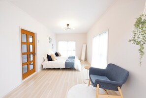 4 bedrooms, desk, free WiFi, bed sheets - Accommodates 13 people Dog run and BBQ available House with a large garden in Yokkaichi city Aoba / Yokkaichi Mie (Yokkaichi)