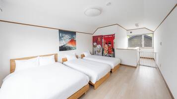 Tabla de planchar con plancha, wifi gratis y ropa de cama