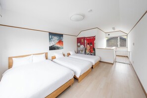 Tabla de planchar con plancha, wifi gratis y ropa de cama