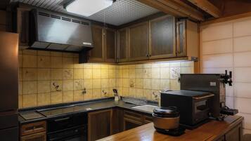 冰箱、微波炉、炉灶、厨具/餐具