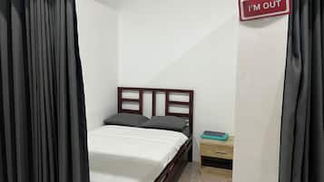 In-room safe, desk, free WiFi