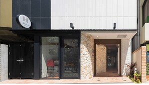 تفاصيل الفندق من الخارج