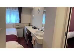 2 عدّة غرف نوم ومكتب وواي فاي مجانًا وملاءات أسرّة