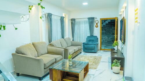 The Moon Graceful Villa -Luxury Retreat in the Hills