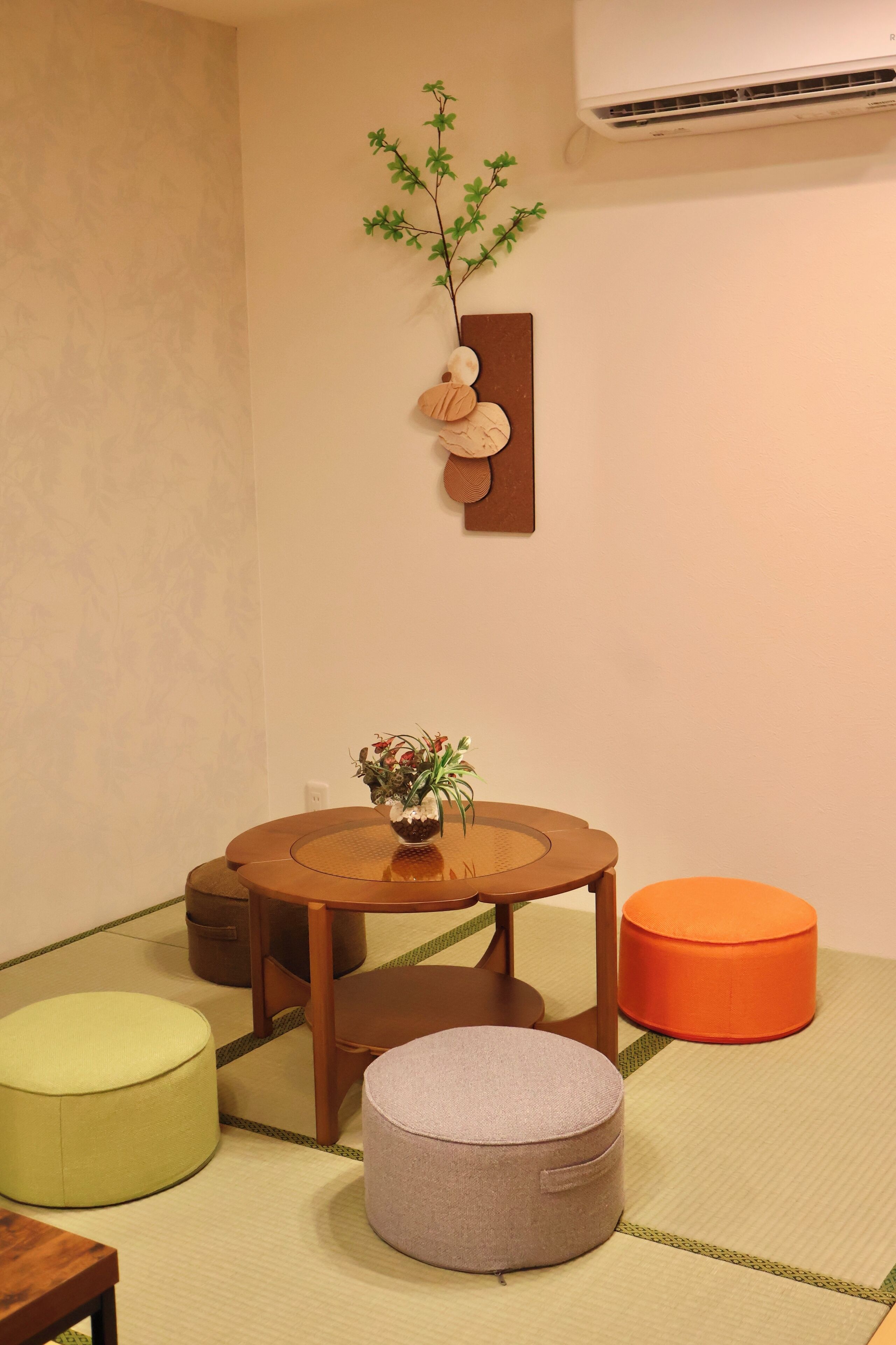 Blackout curtains, free WiFi