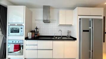 Fridge, microwave, oven, stovetop