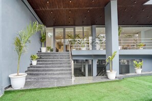 Interior entrance - Banquesta Suites (Noida)