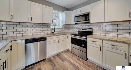 Charming 2-bedroom apartment in lovely Lincoln with AC