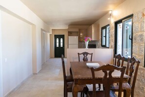 Apartment | Dining - Apartment in Areopolis Near Sandy Beach (East Mani)