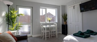 Donnington Apartments - Studio 5