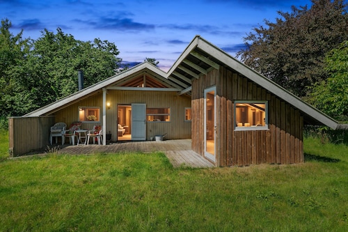 Charming cottage near the water