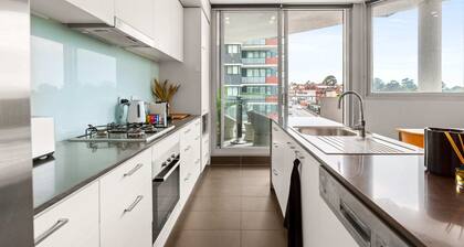 Elegant 1-bed by Riverside Park & Amenities