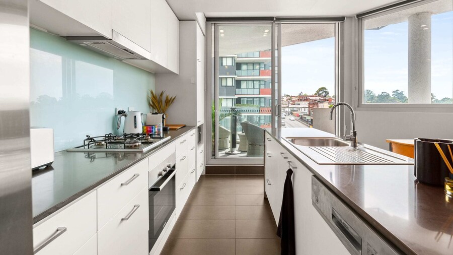 Elegant 1-bed by Riverside Park & Amenities