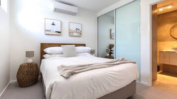 Apartment | 2 bedrooms, iron/ironing board, bed sheets