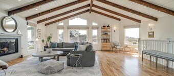 Steps to Ocean: Luxe Family Home in Half Moon Bay!