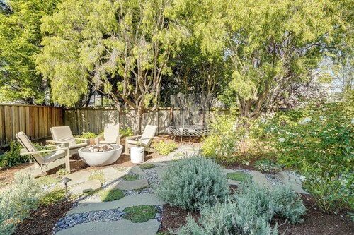 Walk to Ocean: Luxe Family Home in Half Moon Bay!