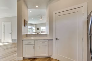 Interior - Walkable Scottsdale Oasis w/ Pool Near Old Town (Scottsdale)
