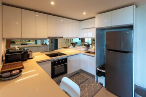 شقة - برواق | مطبخ خاص