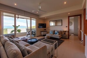 Apartamento, varanda | Área de estar