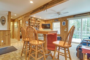 Interior - Air-Conditioned Hideaway Near Sugarloaf Mountain (Carrabassett Valley)