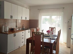 Dining - Apartmani Tea i Toni - Apartment Toni (Slavonski Brod)