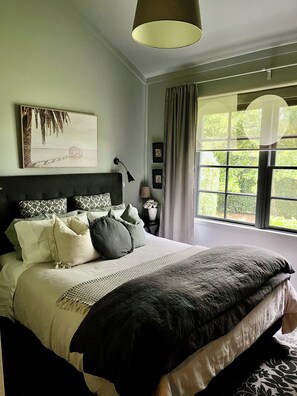 1 bedroom, iron/ironing board, Internet, bed sheets - The Gardeners Cottage Wildes Meadow. Peaceful and Unique. (Wildes Meadow)