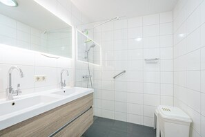 Apartment | Bathroom - 4 Person Apartment With sea View (De Koog)