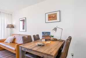 Dining - 4 Person Apartment With sea View (De Koog)