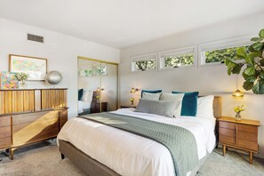 2 bedrooms, desk, free WiFi, bed sheets