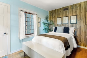 2 bedrooms, desk, free WiFi, bed sheets