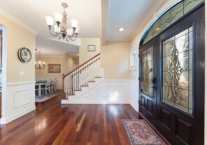 المنشأة من الداخل