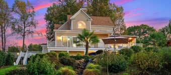 6BDR Lake Norman Retreat w/ Pool, Hot Tub & Private Dock | Lake Life Cove