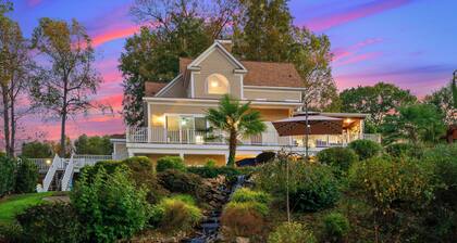 6BDR Lake Norman Retreat w/ Pool, Hot Tub & Private Dock | Lake Life Cove