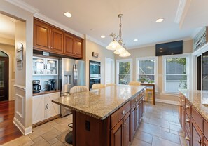 ثلاجة، ميكروويف، فرن، موقد طهي مسطح