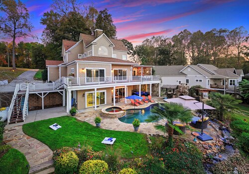 6BDR Lake Norman Retreat w/ Pool, Hot Tub & Private Dock | Lake Life Cove