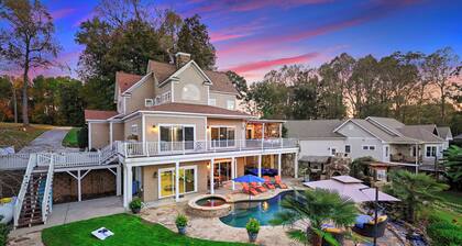 6BDR Lake Norman Retreat w/ Pool, Hot Tub & Private Dock | Lake Life Cove